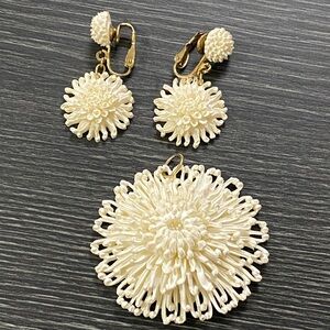 Elegant Cream Floral Jewelry Set earrings and pendant